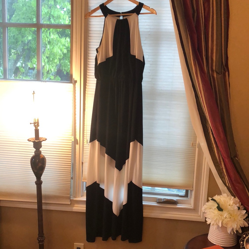 Vince Camuto, black and white maxi dress in a size 10